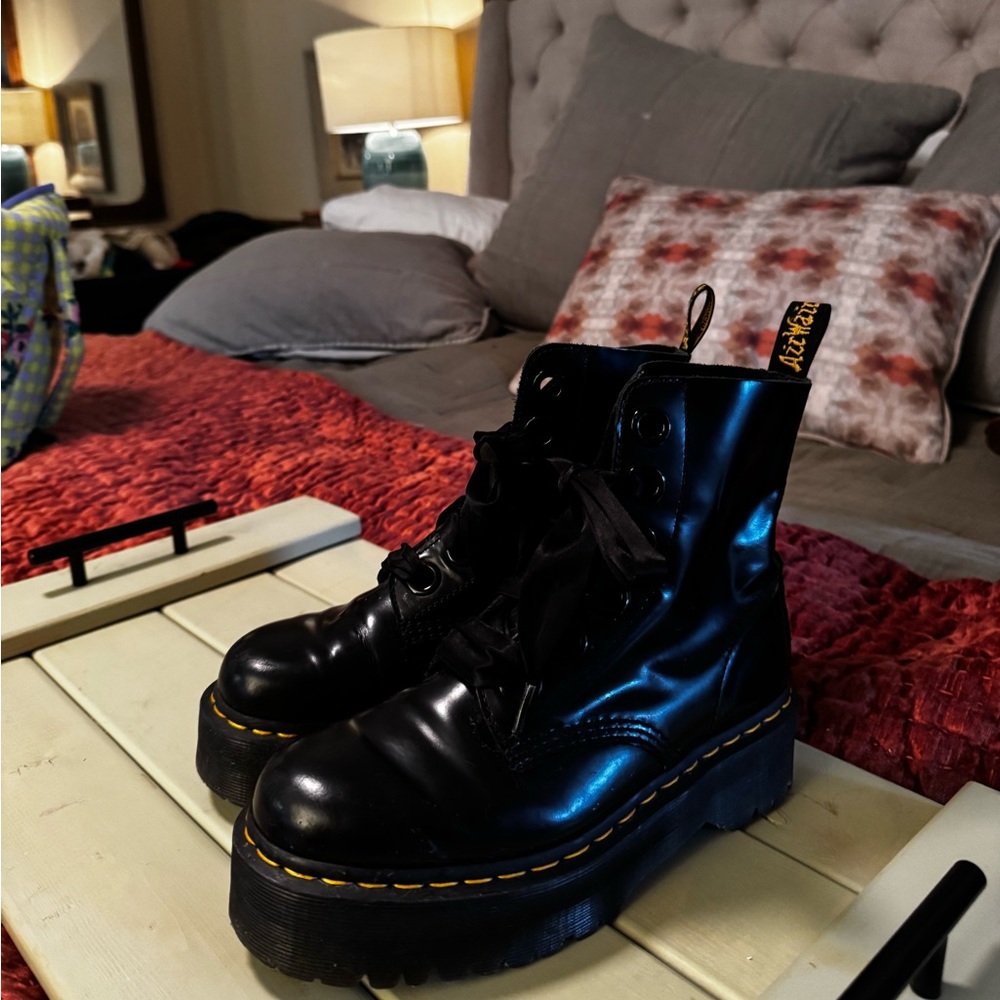 Dr. Martens Mollys Platform Boots
